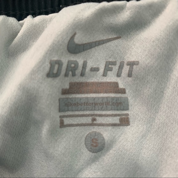 Nike Girls Dri-Fit Exercise Shorts size S - Picture 6 of 7
